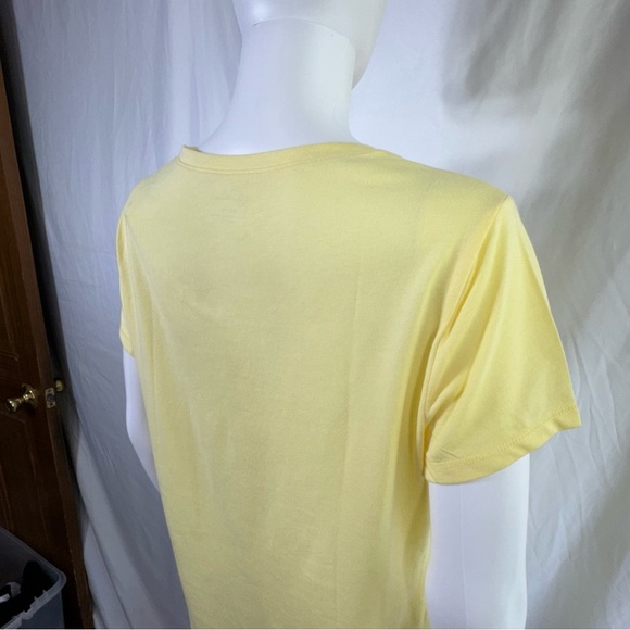 No Boundaries Light Yellow Basic Short Sleeve Tee - Picture 6 of 7